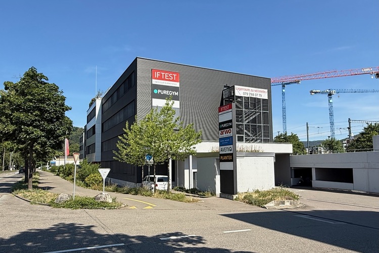 Gebäude mit IFTEST Schild am Lagerstandort in Wettingen